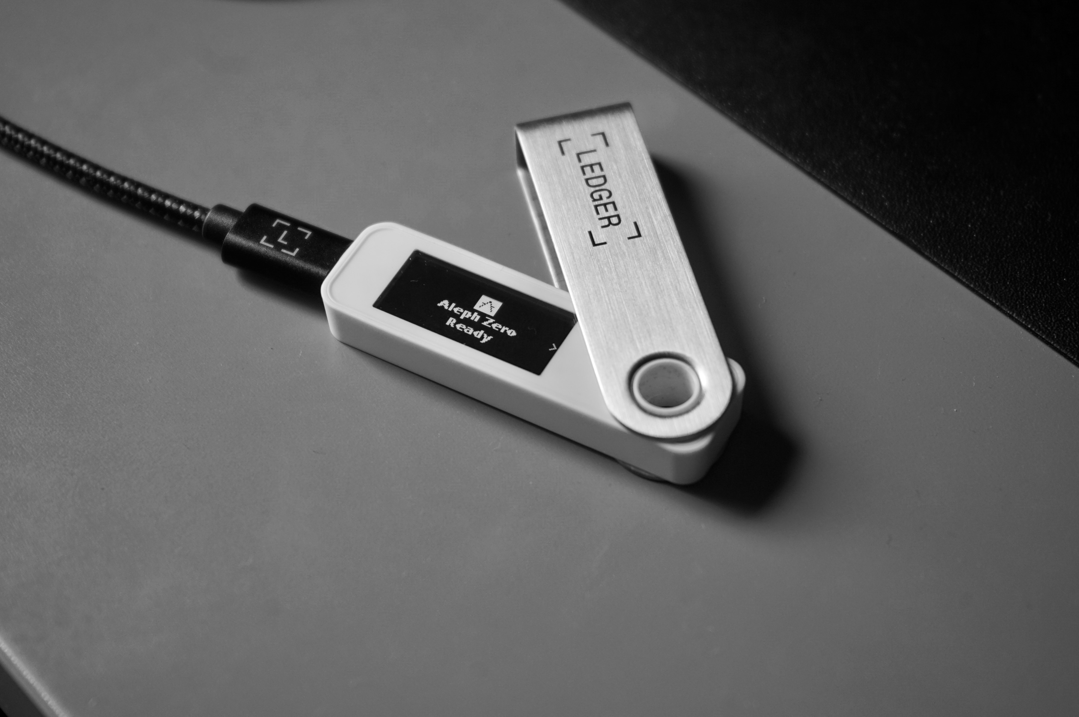 Aleph Zero on Ledger Nano S Plus